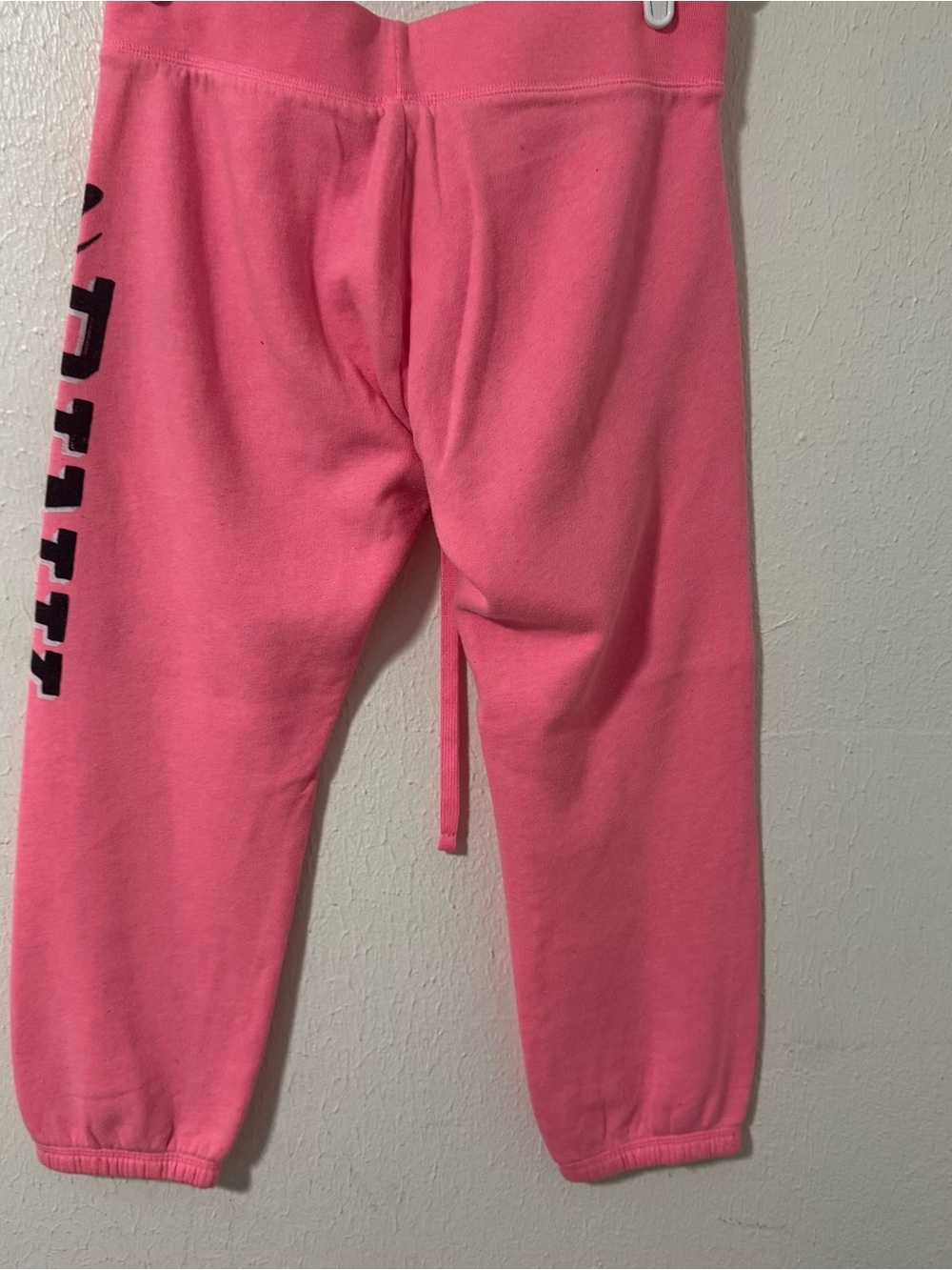 PINK Victoria's Secret Women Hot Pink Capri Sweatpants Vertical PINK EUC Comfy - Picture 4 of 8